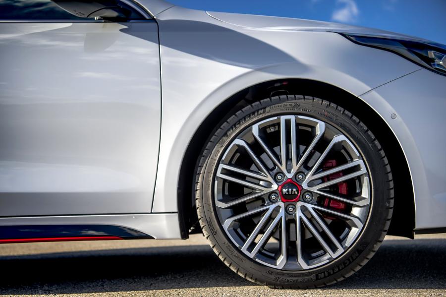 Колеса Kia ProCeed GT 2019 года  (фото 12 из 41)